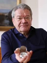 Haugesund-ordfører Arne-Christian Mohn holdes i live av 16 piller i døgnet 