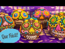 Calaveritas De Chocolate Sin Molde Que Facil Calaveras De Chocolate Calaveras De Azucar Calaveras