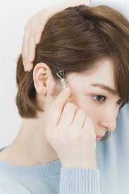 リボンバレッタがあればいつものヘアアレンジがさらに可愛くなる リボンバレッタで簡単にできるショートのヘアアレンジをご紹介します 今年の夏はリボンバレッタをつけておでかけ ヘア 女性 おでかけ