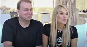 Σπούδασε σχέδιο κοσμήματος και τέχνη στο λονδίνο. Annita Na8anahl Gia To Syzygiko Se3 Den Eimaste Apo Aytoys Poy Skizoyn Brakia Ka8e Mera Reader Gr