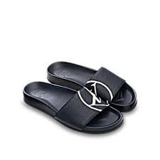 Souliers De Luxe Pour Homme Souliers Louis Vuitton Louis Vuitton Supreme Louis Vuitton Louis Vuitton Men Très belles tongs collector pour homme louis vuitton bleu blanc et noir elles sont en excellent état la pointure indiquées est 9 qui corr. louis vuitton louis vuitton supreme
