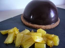 Sous Un Dome De Chocolat Craquant Une Mousse Au Chocolat Parfume A La Noisette Et Une Brunoise D Ananas Temps De Pre Dome Chocolat Recette Ananas Alimentation