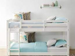 Tempat tidur tingkat ini juga mematahkan persepsi bahwa tempat tidur tingkat harus memiliki kesan claustrophobic alias terkungkung di tempat yang sempit. 5 Inspirasi Desain Tempat Tidur Tingkat Ini Membuat Kamar Terlihat Lega