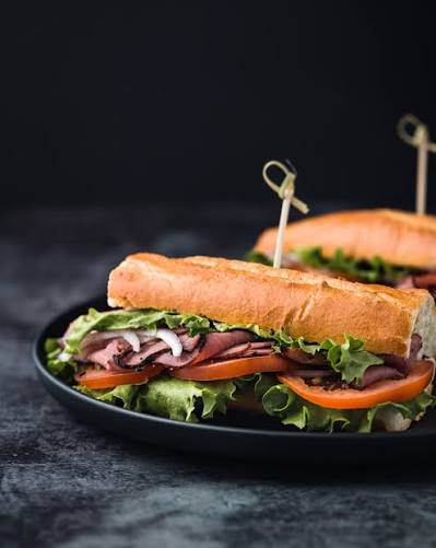 Fotos gratis : plato, cocina, ingrediente, emparedado, sandwich submarino, banh mi, comer con los dedos, produce, comida rápida, bocadillo, receta, salmón ahumado, carne, productos horneados, pan bagnat 3526x4408 - - 1628559 - imagenes gratis - pxhere