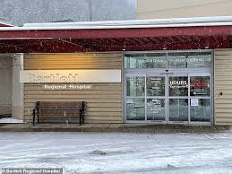 A Second Alaska Healthcare Worker Has An Allergic Reaction To Pfizer S Coronavirus Vaccine Daily Mail Online