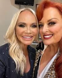 Wynonna is the prettiest human to ever exist! THAT HAIR THOOOO 😍🔥