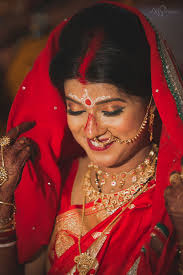 Happy Bengali Bride Indian Wedding Photographer Kolkata Wedding Photographer Indian Wedding Ph In 2020 Bride Groom Photoshoot Bengali Bride Bengali Bridal Makeup