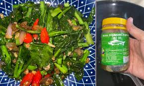 Dulu kami sekeluarga selalu makan sayur kat sebuah restoran di kg baru, kl tapi malang sekali restoran tu dah ditutup perniagaannya. Kailan Ikan Masin Menu Sayur Paling Simple Tapi Boleh Buat Seisi Keluarga Makan Berselera Keluarga