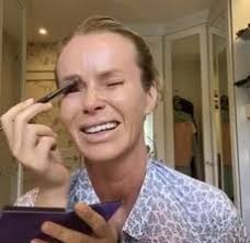 Amanda struggling to holden to her glamorous looks at . Amanda Holden Recruits Daughter Lexi For Hilarious Make Up Tutorial With A Twist London Evening Standard Evening Standard