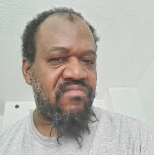 Which hat should I wear to the Detroit Tigers game at Yankee Stadium?