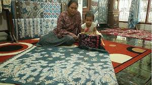 Tapi apa bedanya batik motif mega mendung dengan batik motif lainnya. Makna 10 Motif Batik Khas Cirebon Yang Didaftarkan Hki Dari Mega Mendung Hingga Ceker Ayam Tribun Jabar