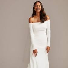 Both wore traditional gowns with elegant lace sleeves. The 28 Best Long Sleeved Wedding Dresses Of 2021