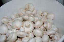 Wenn die lamellen dunkel sind und sie außerdem einen intensiveren, moderigen geruch feststellen, sollten sie die champignons nicht mehr essen. Wie Lange Kann Man Champignons Essen