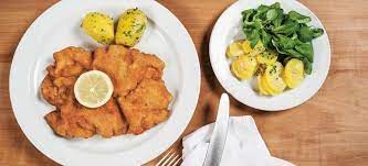 top 10 best of wiener schnitzel in wien falstaff wiener schnitzel osterreichische kuche genuss