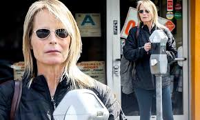 She is suspected of having fillers, botox and skin resurfacing treatments. Helen Hunt Goes Makeup Free In Gym Attire As She Pays Meter In La Daily Mail Online