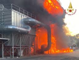 Jun 02, 2021 · incendio distrugge parte della copertura di un capannone a pontedera. Incendio All Alba In Un Azienda Di Vicopisano Ilcuoioindiretta