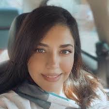 Daisy (@mina.iranpoor) • Threads, Say more