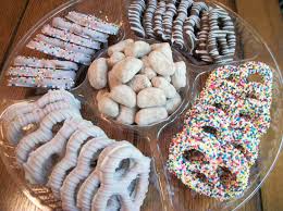 Prev next since ryan is a huge soft pretzel fan and new york city is known for some of the best soft pretzels, we had to include the sigmund's pretzels cart as our favor gift to guests, pamela says. Chocolate Pretzel Fathers Day Gift Assorted Chocolate Pretzels Wedding Favors Candy Buffet Bridal Shower