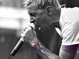 È anche il primo ad avere il logo parental advisory per testi volgari, se si esclude la collaborazione con. Chester Bennington Hd 1 Wallpapertip