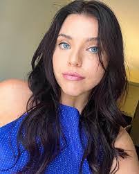 Billie Ledbetter's Instagram, Twitter & Facebook