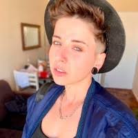 100+ perfiles de «Mandy Davila»