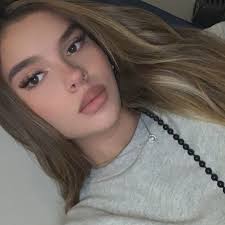 Stream Arianna Escobar music