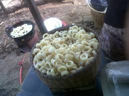 Aku langsung pesan sate kuda dan sate. Makanan Khas Gombong Keziajelitha