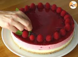 Raspberry Mousse Cake Video Recipe Recipe Petitchef In 2020 Easy Chocolate Mousse Desserts Tea Cakes