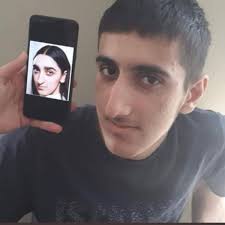 Gucci'nin yeni mankeni armine harutyunyan'a photoshop'la estetik yaptılar. Zimba Kurt On Twitter Guccinin Yeni Yuzu Bizim Siniftan Cikti La