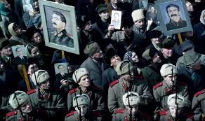 La monarchie n'y est pas héréditaire et ces royaumes se fragmentent souvent à la mort de leur souverain. La Mort De Staline