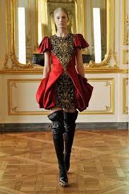 Alexander Mcqueen Resort 2011 Paris Oceanisdeep S Blog Renaissance Fashion Couture Fashion Medieval Fashion
