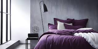 Quelle couleur choisir pour la déco chambre bébé.allant des classiques rose et bleu aux dégradés illimités de prune.mixez une couleur vive avec une couleur naturelle comme le beige, lin ou. Violet En Deco Comment Adopter Cette Couleur Marie Claire
