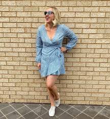 Best Wrap Dress Styles For Women Over 40 How To Wear A Wrap Dress In 2020 Wrap Dress Styles Women Dresses Casual Summer Office Outfits Women Casual