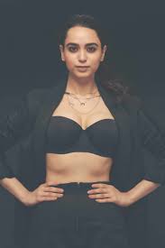 Debutante Soundarya Sharma Kick Starts Her Bollywood Dream Https Www Womenfitness Org Soundarya Sharma Debutante Fit Women Indian Girls
