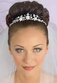 16 Beautifully Chic Wedding Hairstyles For Medium Hair Pretty Designs Tiara Hairstyles Wedding Hairstyles For Medium Hair Medium Hair Styles