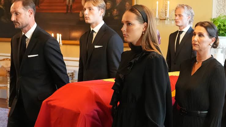 Norway's Queen Mette-Marit joins procession to bring late King Harald V's  coffin to royal chapel | WRBL