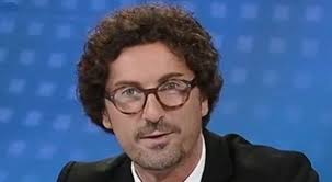 .danilo toninelli, ci sarà la tragedia del ponte di genova, ma poi si parlerà anche della differenza fra partito e movimento politico e del perché il ministro abbia deciso di abbandonare la carriera di. Danilo Toninelli Ai Trasporti Uomo Chiave Dei Cinque Stelle Alla Commssione Affari Istituzionali