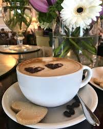Our Barista Has Been Adding A Loving Touch To The Coffees Served Today Brendhotels Coffee Valentinesday Cafe Com Leite Cafe Com Amor Buffet De Sobremesas