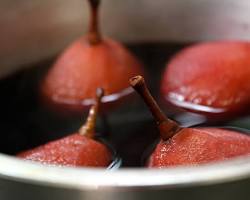 Imagem de Compota de pera ao vinho tinto com especiarias