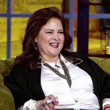 الفنانة دلال عبدالعزيز «لا تعلم وفاة سمير غانم» حتى الآن. Y8xuchc0i Wcdm