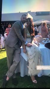Si en sevilla se celebraba la gran boda de pilar rubio y sergio ramos, en el municipio pontevedrés de poyo, el delantero del celta, iago aspas, y su chica, jenni rueda, se daban el 'sí, quiero' rodeados de sus familiares más cercanos y amigos. Del Glamour En La Boda De Iago Aspas A La Clamorosa Ausencia De Corina Porro