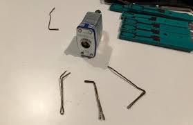 The first step in picking a lock with bobby pins is to create the tools. Double Union On Twitter Yesterday Nora Taught A Locksport Lock Picking Lesson And We All Triumphantly Popped Open Some Practice Locks This Lock Is Transparent To Help You Learn And These Are