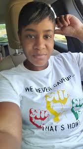 Cat wins at chess in a beautifully decorated room