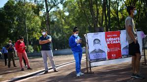 (…) le llamamos semáforo naranja sin bajar la guardia, reactivar sin arriesgar, anunció la mandataria capitalina en conferencia de prensa. Semaforo Covid 19 Cdmx Sigue En Semaforo Naranja Activan Alerta Por Alza Hospitalaria Y Analizan Cerrar Actividades Marca Claro Mexico