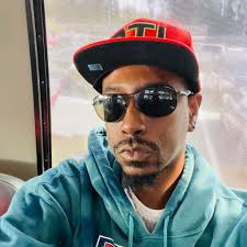 Kevin Hart is never out of character 🎥: watch Think Like A Man free