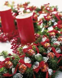 Christmas Table Centerpiece Ideas Add Accents To The Festive Deco Christmas Decorations Dinner Table Christmas Table Centerpieces Christmas Table Decorations