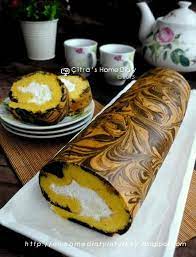 A fluffy soft sponge cake rolled with butter cream and cheese filling inside, . Citra S Home Diary Bolu Gulung Keju Swiss Roll With Cream Cheese Filling