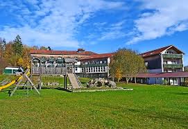 Das haus der sinne in obernberg am inn bietet flussblick ein restaurant und kostenlose fahrräder. Hotel Am Pfahl In Viechtach Buchen Reisenaktuell Com
