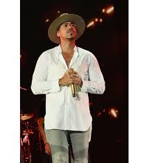 Angel ricardo rivera y santos distrito nacional. La Ex Ninera Del Bebe De Romeo Santos Saco Secretos De Familia Y Demando Iheartradio Enrique Santos