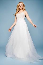 Brautkleid rueckenfrei spitze hochzeitskleid spitze langarm. Brautkleider A Linie Tolle Traumkleider Bei Kuessdiebraut Entdecken